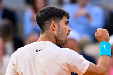 Alcaraz vào bán kết Roland Garros 2025 sau chiến thắng áp đảo