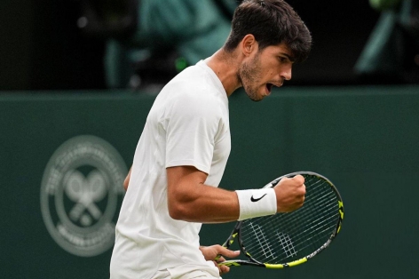 Alcaraz lọt tứ kết Wimbledon bằng chiến thắng thứ 23 liên tiếp
