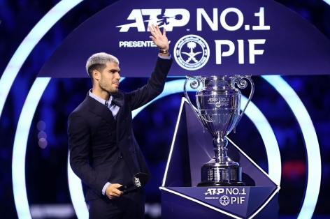 Kết thúc năm với ngôi số 1, Alcaraz nhận lời khen của nhân vật đặc biệt