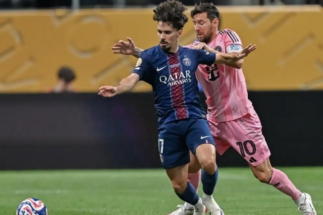 Lionel Messi bị tố đánh cầu thủ PSG trên sân