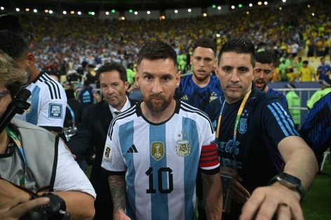 Messi nghẹn ngào trước trận đấu cuối cùng tại Argentina