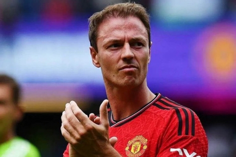 Jonny Evans được ủng hộ dẫn dắt MU thay Amorim