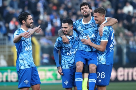 Nhận định Como vs Al Ahli: Cuộc thử nghiệm chất lượng