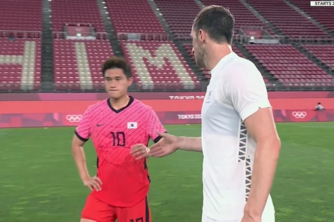 Cầu thủ Hàn Quốc gây phẫn nộ với hình ảnh không đẹp tại Olympic 2021