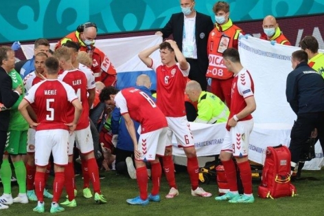 Giây phút Eriksen đổ gục xuống sân, tính mạng gặp nguy hiểm?
