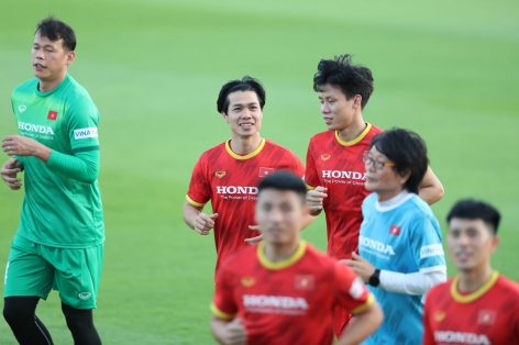 ĐT Việt Nam tập buổi đầu tiên tại nước chủ nhà AFF Cup 2021