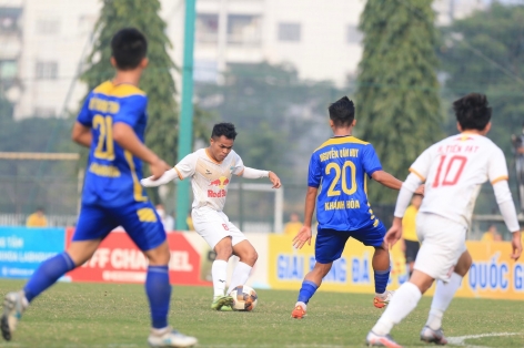 HAGL hủy diệt đối phương trong cơn mưa bàn thắng