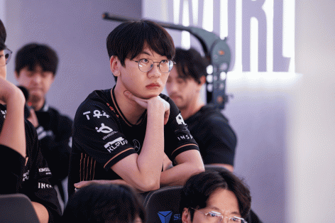 Tuyển thủ đầu tiên của T1 chốt skin CKTG 2025