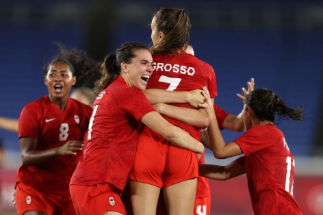 Thắng kịch tính ở màn 'đấu súng', Canada giành tấm HCV lịch sử bóng đá nữ Olympic