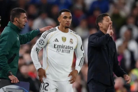 'Bom nổ chậm' náo loạn phòng thay đồ Real sau trận thua Liverpool