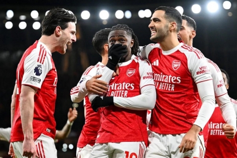 CĐV Arsenal 'cầu xin' Rice làm đội trưởng sau cú gào vang trời