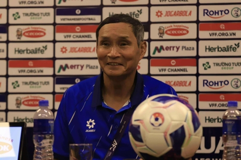 HLV Mai Đức Chung: 'Huỳnh Như lớn tuổi rồi nhưng không nên chê trách'