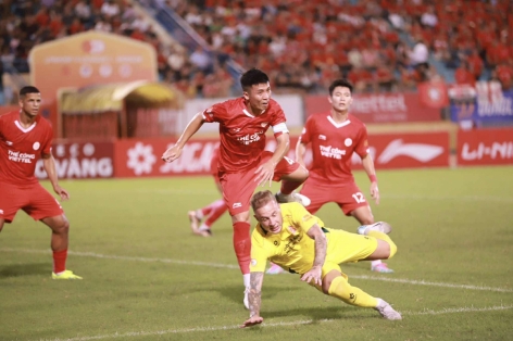 Trực tiếp Viettel 1-0 Công an TPHCM: Chủ nhà ép sân