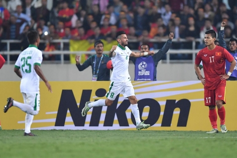 HLV Kluivert gây sốc, gọi 'hung thần' của ĐT Việt Nam đá VL World Cup