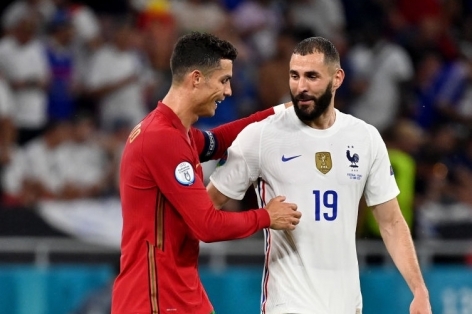 Điểm tin Euro 25/6: Nghi án Ronaldo chỉ đạo Benzema ở trận Pháp vs Bồ