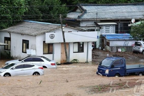 'Trận mưa lịch sử 200 năm có một': Hàn Quốc oằn mình chống chọi thiên tai giữa mùa hè dữ dội
