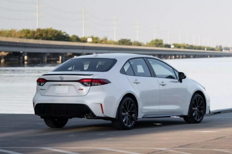 Sau 6 năm, Toyota Corolla khoác “áo mới” với bản Allion thể thao và hiện đại hơn