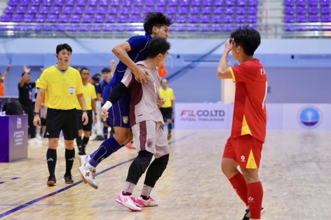 NÓNG: Trọng tài 'cướp bàn thắng', khiến Việt Nam thua đau Thái Lan