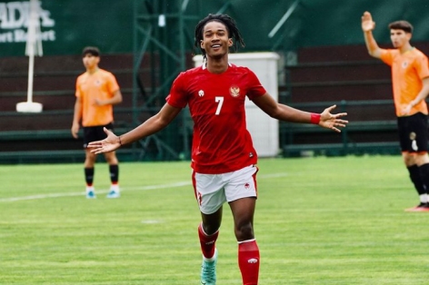 'Không chịu nổi nhiệt', Ronaldo Indonesia rời sân sau 18 phút đấu U23 Việt Nam