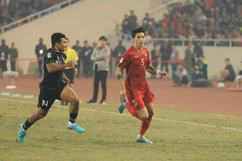Văn Hậu: 'Cầu thủ Indonesia giỏi diễn kịch'