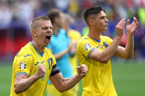 Thắng nghẹt thở Slovakia, Ukraine nuôi hy vọng đi tiếp