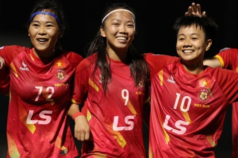 CLB Việt Nam làm quen sân trước bán kết Champions League