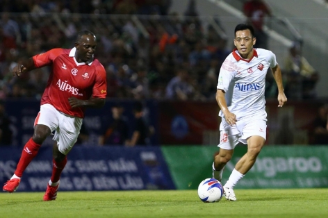 Trực tiếp Huyền thoại MU 2-0 Việt Nam All Stars: Áp đảo