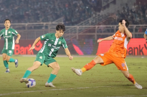 Công Phượng lại chấn thương, 1 trận đấu bị hủy giữa chừng