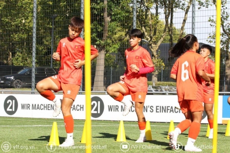 U17 nữ Việt Nam tập buổi đầu tiên ở Dortmund