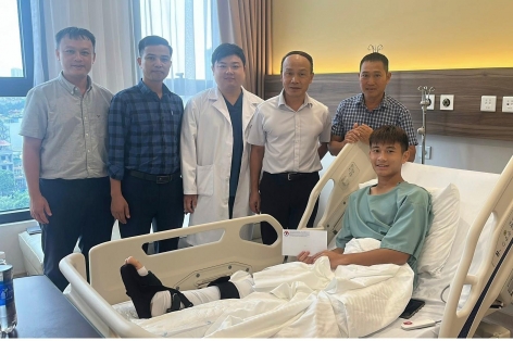 VFF thăm tuyển thủ U18 Việt Nam dính chấn thương