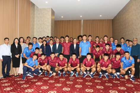 ĐT Việt Nam nhận 'doping tinh thần' trước trận gặp Lào