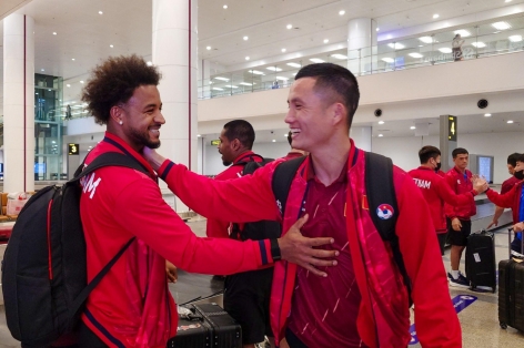 VIDEO: ĐT Việt Nam về nước sau trận thắng trước Lào