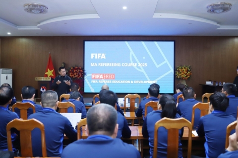 FIFA cử giảng viên đẳng cấp để đào tạo trọng tài Việt Nam