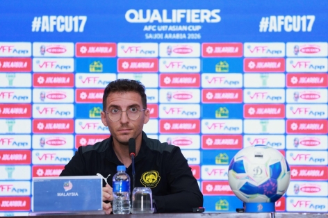 HLV Malaysia thốt lên khi thua 0-4: 'Việt Nam quá mạnh'