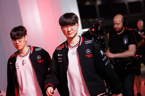 Faker khiến người hâm mộ không khỏi nghẹ ngào với hình ảnh biểu tượng tại MSI 2025