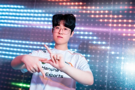 Zeus thừa nhận HLE đang thua kém T1 và Gen.G rất xa