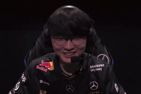 Chỉ với một khoảnh khắc, Faker lại chinh phục khán giả sau chức vô địch CKTG thứ 6