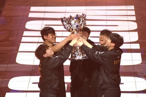 Không có nhà vô địch CKTG nào bị solo kill nhiều như T1 2025