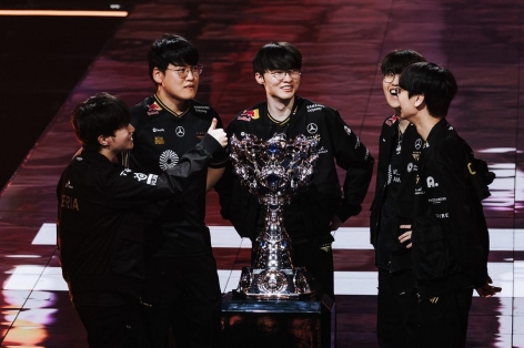 SKT đưa ra thông báo quan trọng, ngầm ám chỉ điều fan T1 nào cũng mong muốn