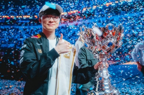 Cuối cùng sau bao lần 'troll' người hâm mộ, Faker cũng chốt skin vô địch CKTG 2025