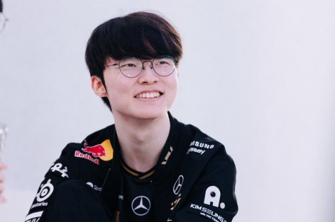 Không chỉ đánh bại đối thủ, Faker còn 'outplay' cả fan nữ T1 trong lần đầu lên sóng