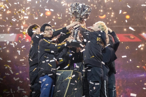 Doinb gửi tâm thư đầy cảm động trong ngày FPX chính thức rời LPL