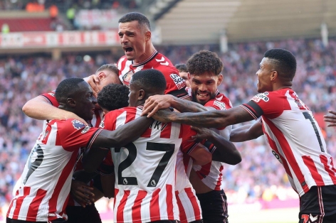 Sunderland đại thắng trong ngày trở lại Premier League