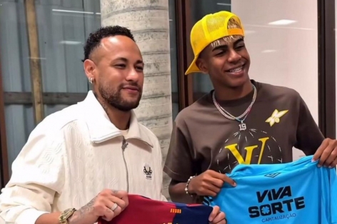 Deco: 'Lamine Yamal khiến tôi liên tưởng tới Neymar'