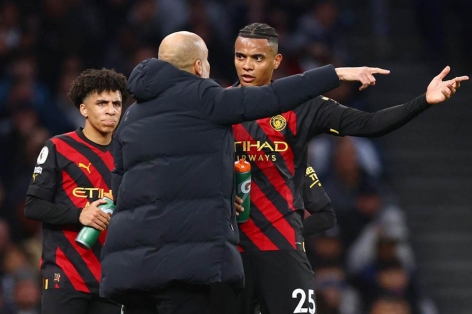 Akanji tiết lộ kiểu nói chuyện phũ phàng của Pep Guardiola