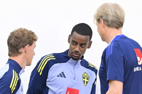 Isak phủ nhận tin đồn Liverpool can thiệp lên tuyển Thụy Điển