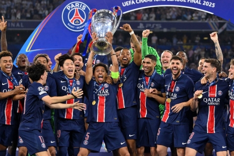 PSG vừa dự gala Quả bóng vàng vừa đá siêu kinh điển Pháp