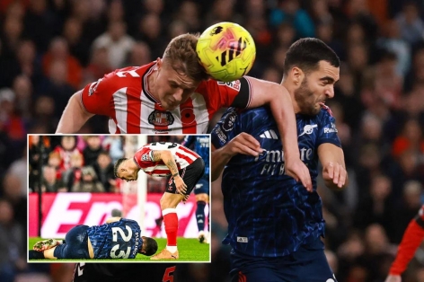 CĐV Arsenal phẫn nộ vì quyết định khó tin của trọng tài