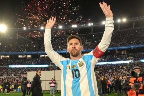 Bàn thắng lịch sử của Messi vào lưới Angola