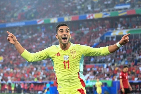 Sao Barca thăng hoa, sánh ngang hai huyền thoại Tây Ban Nha